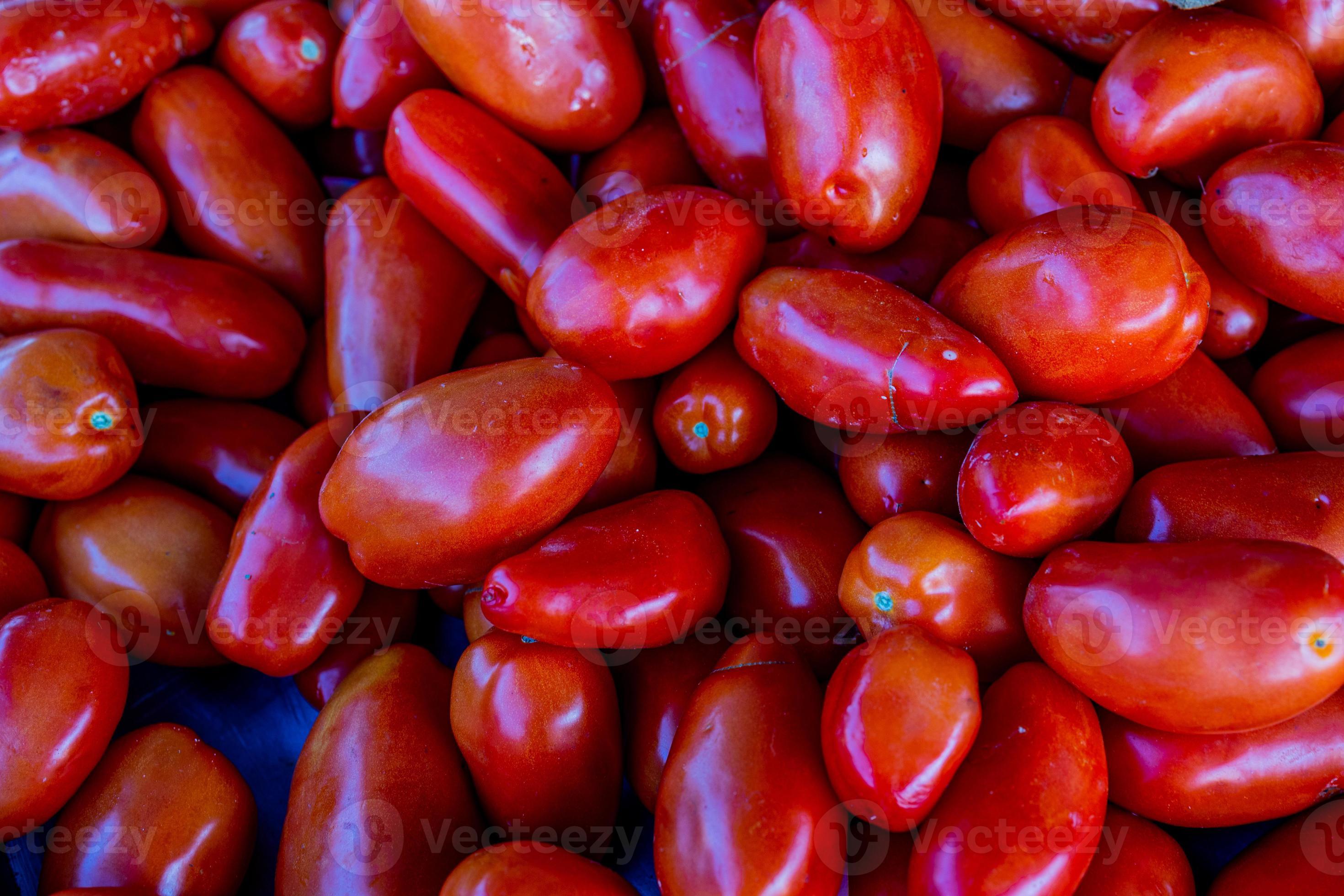Ripe Red Spanish Healthy Tomatoes On A Market Stand 22682859 Stock ripe-red-spanish-healthy-tomatoes-on-a-market-stand-22682859-stock