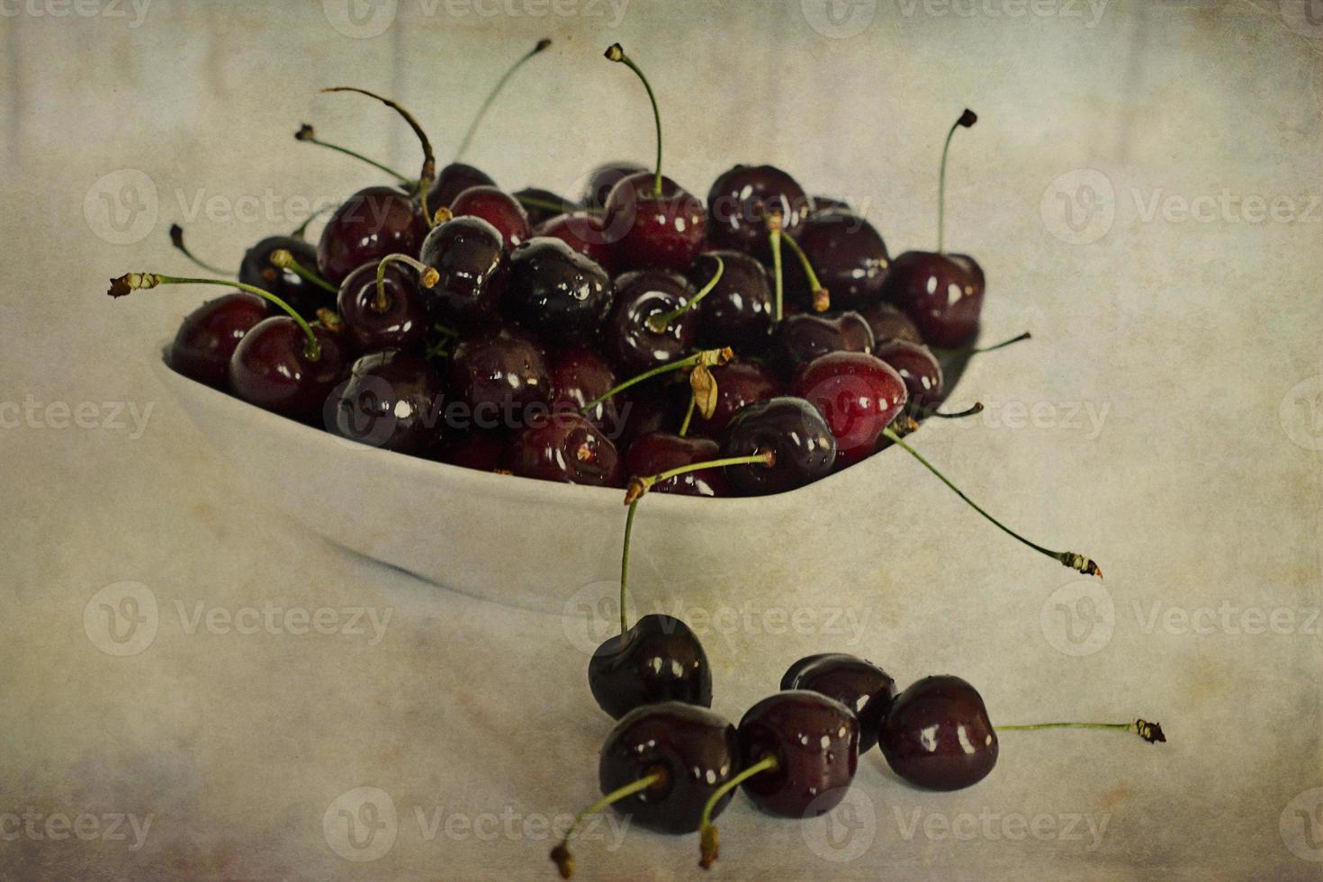 l juicy fresh summer cherries in a white bowl on a vintege background photo