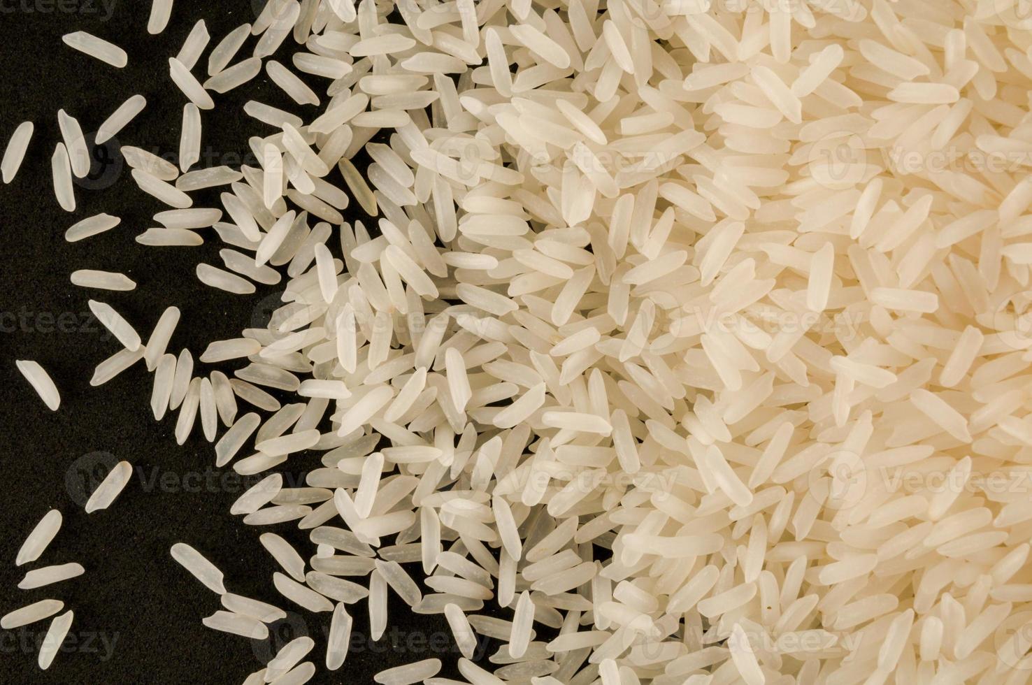 blanco arroz en negro antecedentes foto