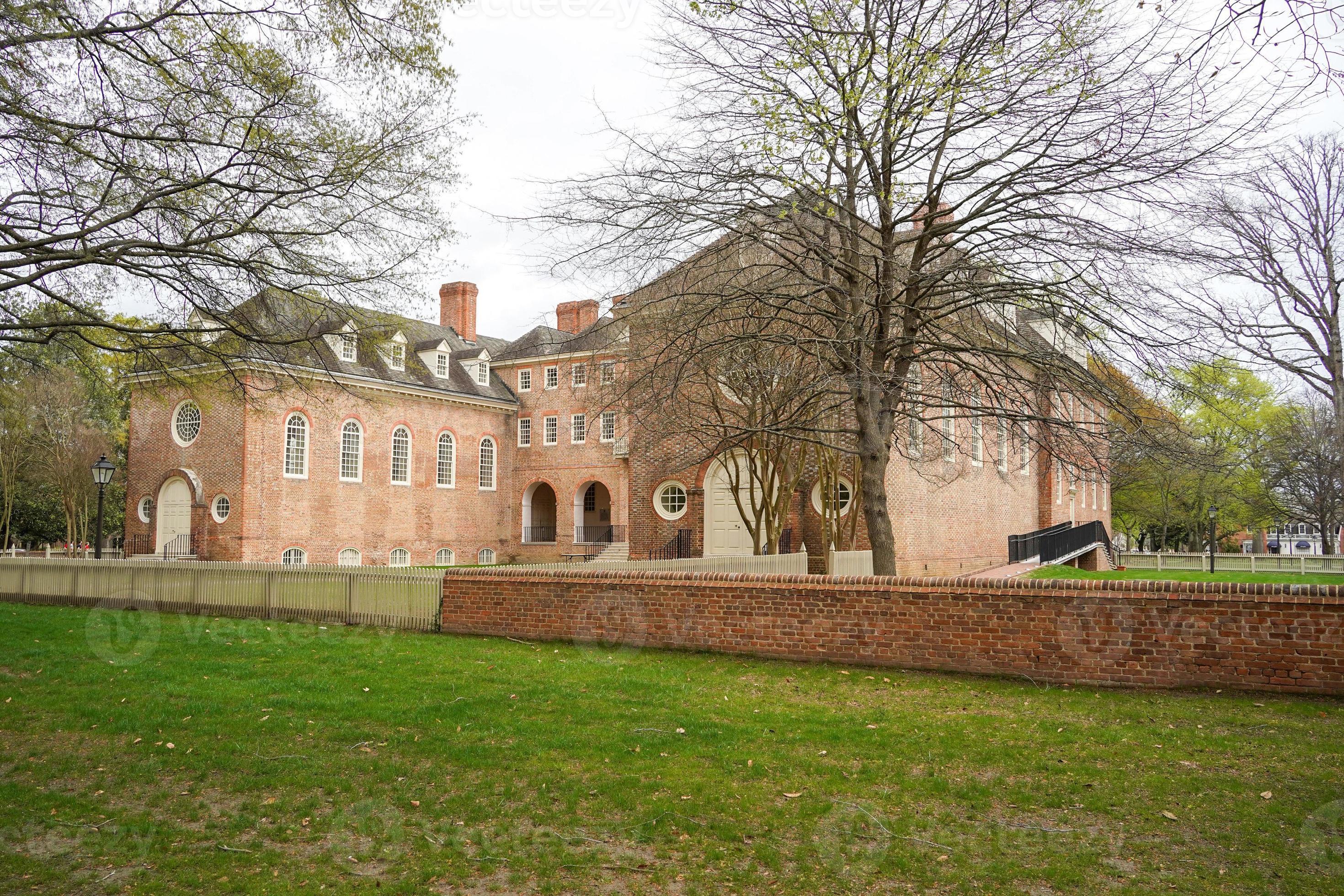 william and mary university chartered in 1693 in Williamsburg. 22696762