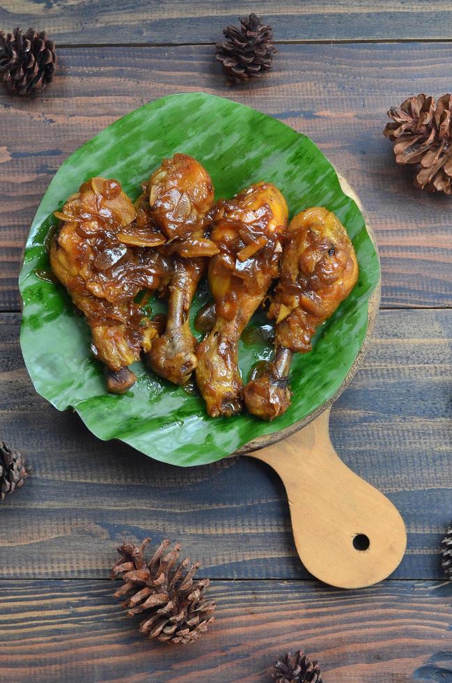 delicioso pollo soja salsa. malasio personas llamado ayam Masak kicap, indonesio personas llamado ayam kecap selectivo enfocar. foto