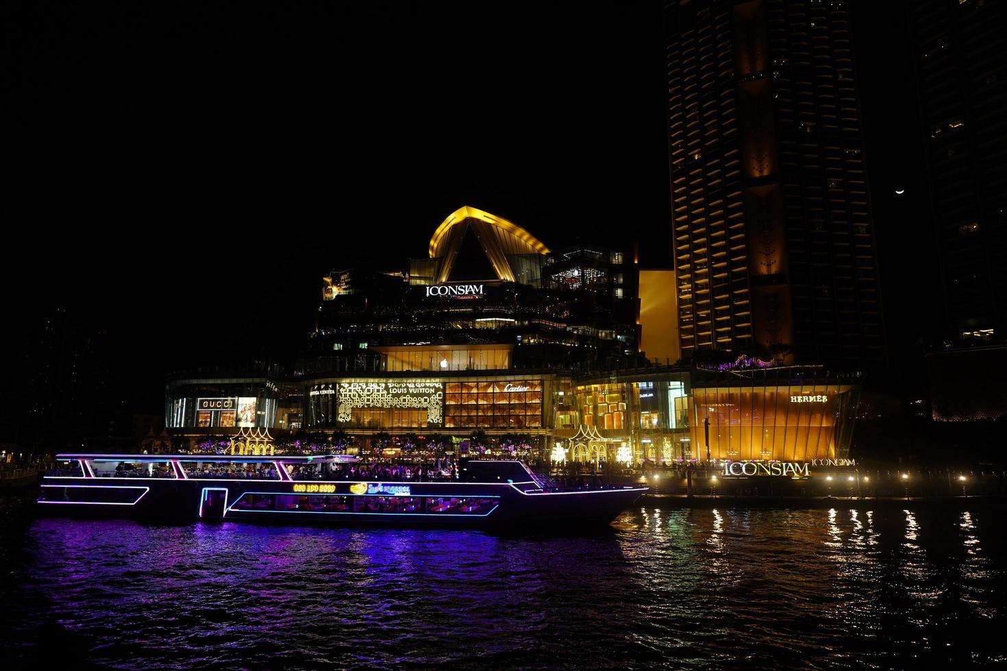Tailandia río crucero noche foto