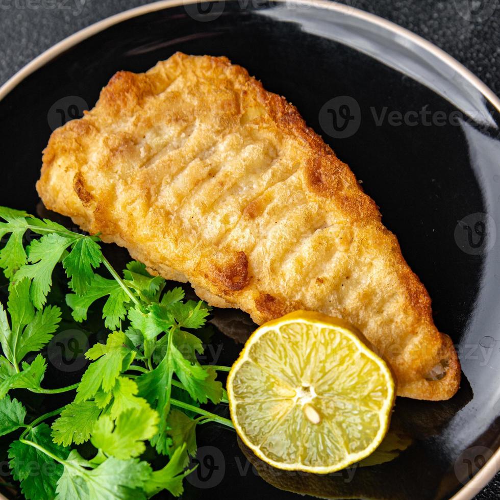 pescado y papas fritas francés papas fritas profundo frito rápido comida para llevar comida comida bocadillo en el mesa Copiar espacio comida antecedentes rústico parte superior ver foto