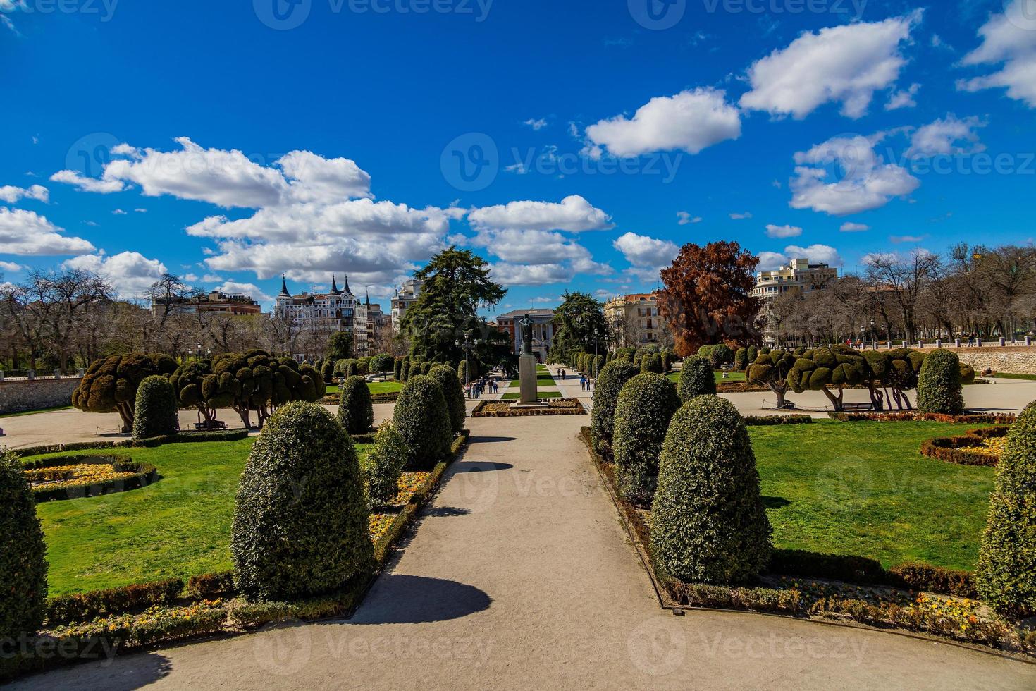 retiro parque en Madrid España en primavera día paisaje foto