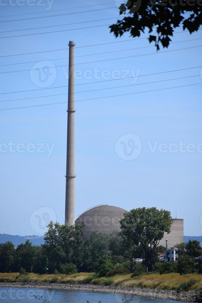 nuclear poder planta a el agua foto