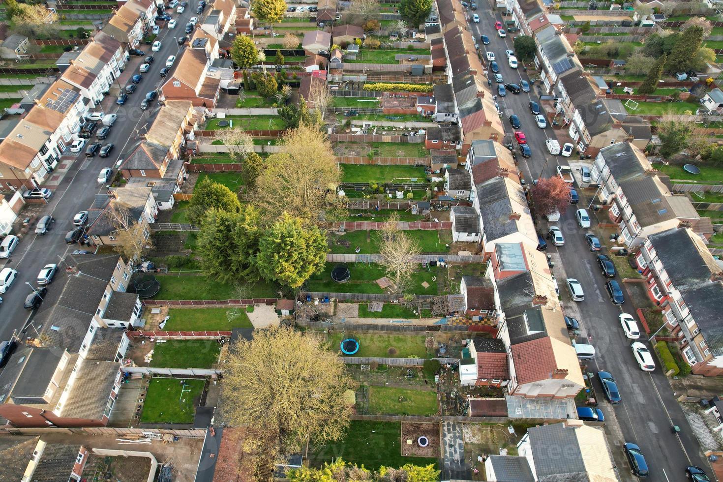 aéreo ver de lutón residencial distrito de Santo agustín Cra lutón Inglaterra Inglaterra genial Bretaña. el imagen estaba capturado en 06-abril-2023 con drones cámara durante puesta de sol foto