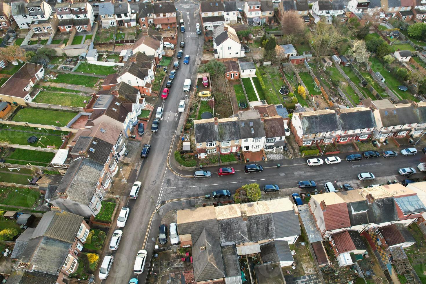 aéreo ver de lutón residencial distrito de Santo agustín Cra lutón Inglaterra Inglaterra genial Bretaña. el imagen estaba capturado en 06-abril-2023 con drones cámara durante puesta de sol foto