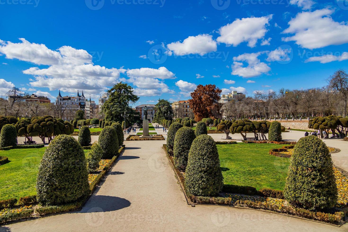 retiro parque en Madrid España en primavera día paisaje foto