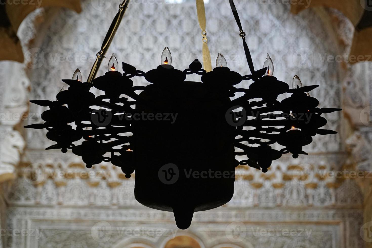 lámpara en mezquita - catedral de córdoba en España foto