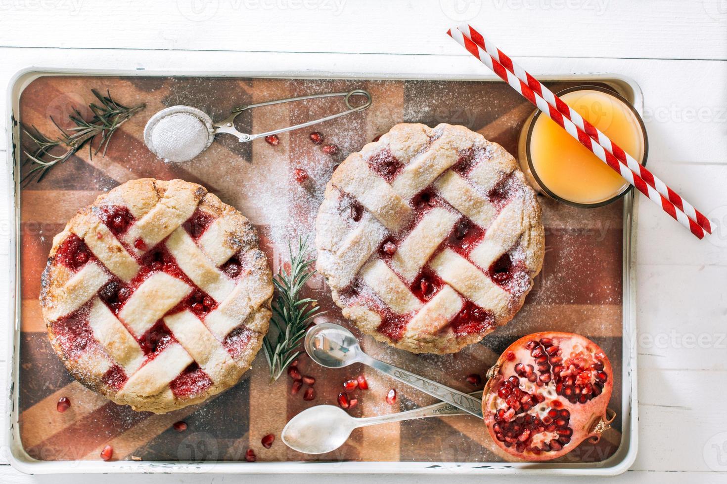 Served tart cake photo