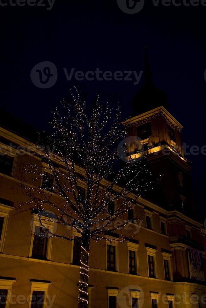 Varsovia por noche foto