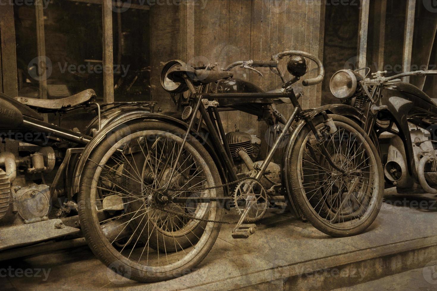 original antiguo Clásico retro Clásico motos en pie en el museo foto