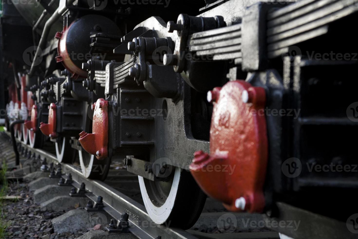 hermosa antiguo destruido histórico ferrocarril en pie en el museo foto