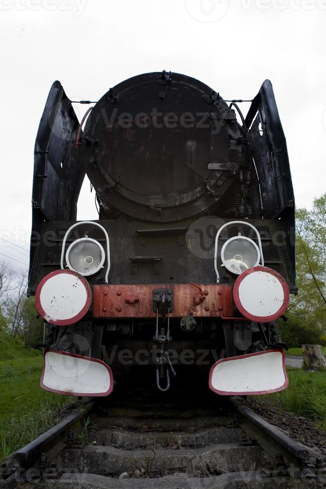 hermosa antiguo destruido histórico ferrocarril en pie en el museo foto