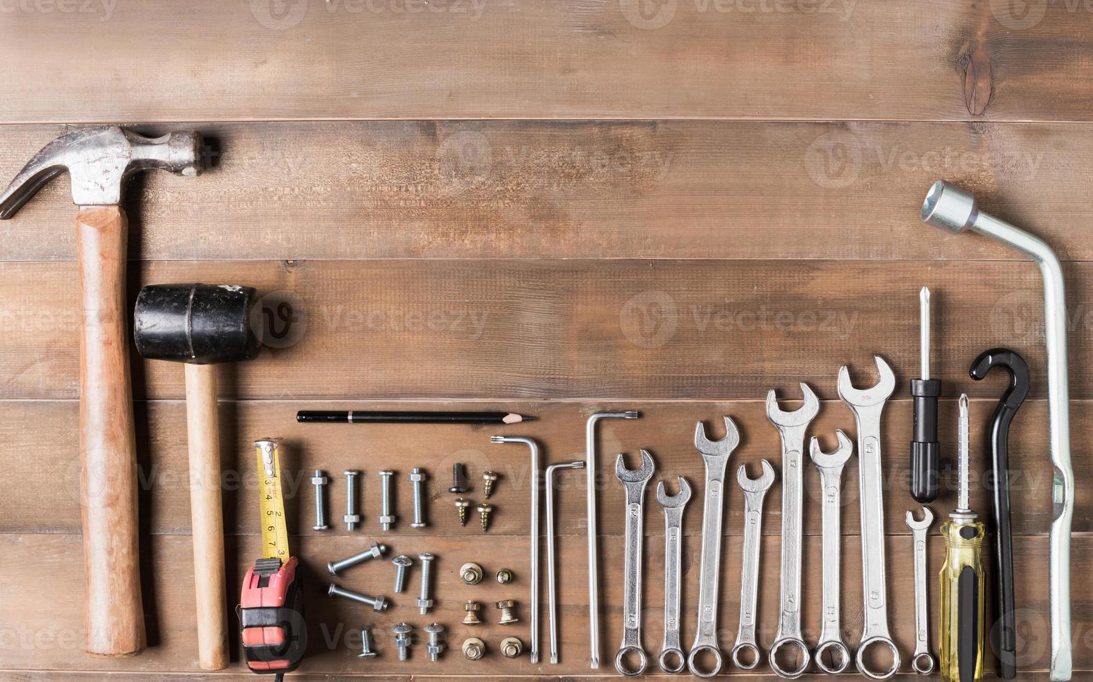 conjunto herramientas suministros en madera antecedentes. foto