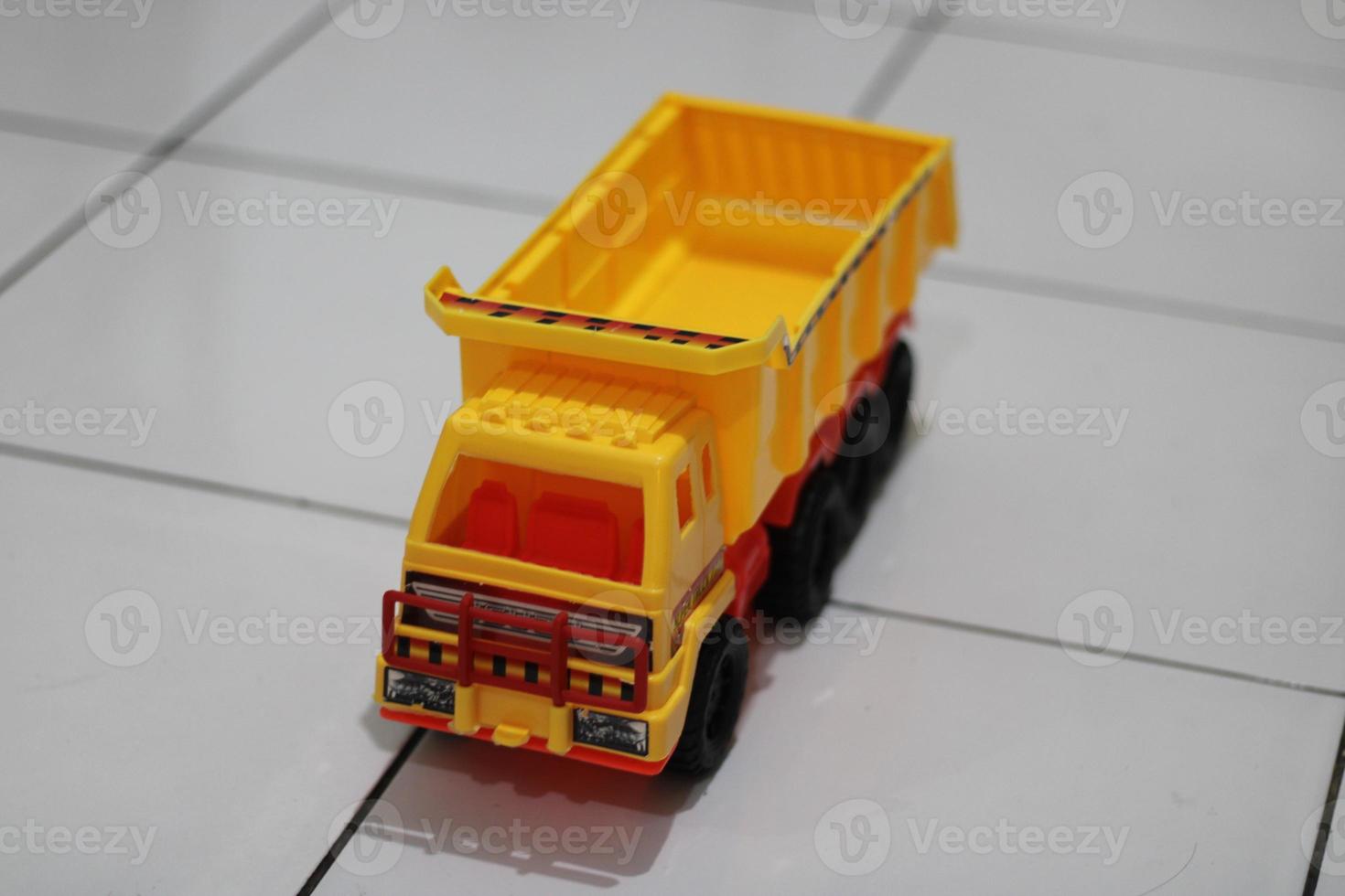 foto de un amarillo para niños juguete camión