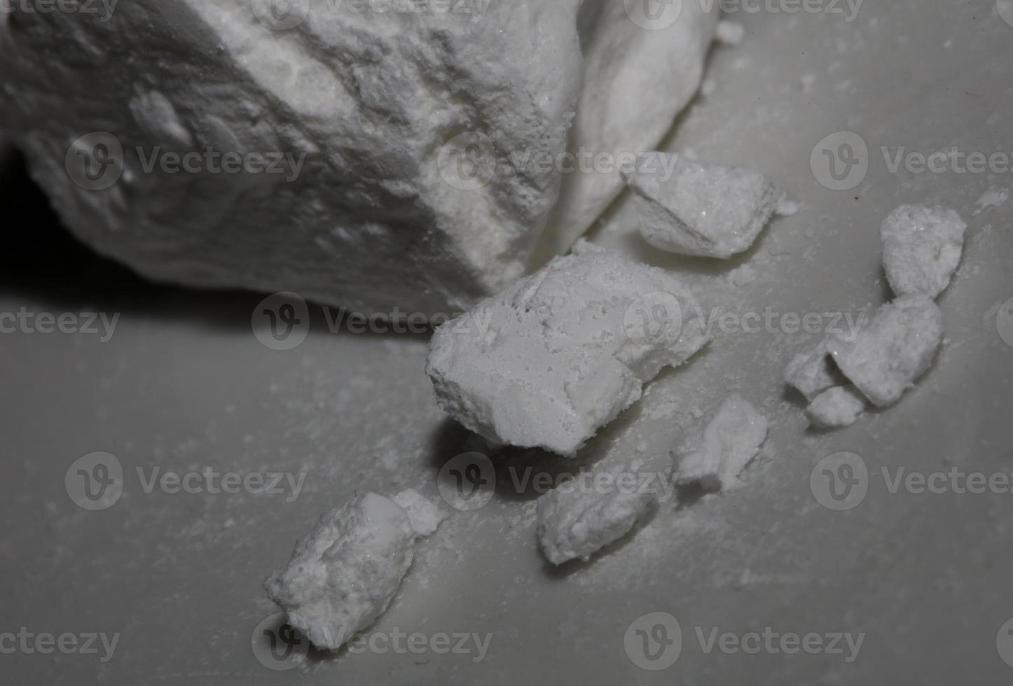 puro cocaína rocas cerca arriba droga y drogas antecedentes alto calidad grande Talla instante impresión ilegal sustancias valores fotografía foto