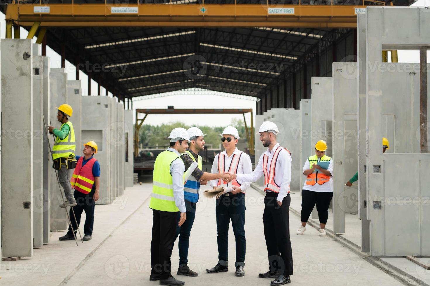 Architects a visit to the construction site. Ready to talk the progress of construction projects in the construction area with construction supervision engineers. photo