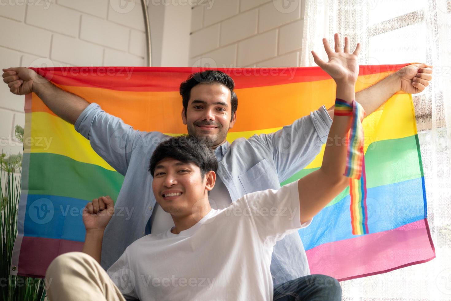 el felicidad de grupo lgbt personas es a amor alguien quien es similar a nosotros y a ser amado en devolver. foto