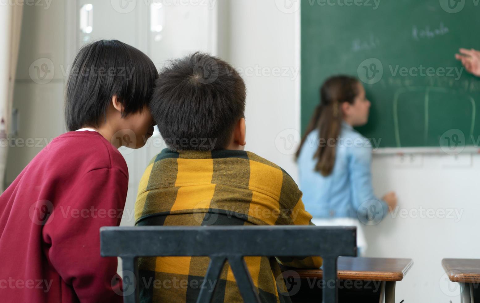 un grupo de estudiantes desde un internacional colegio ese promueve creatividad foto