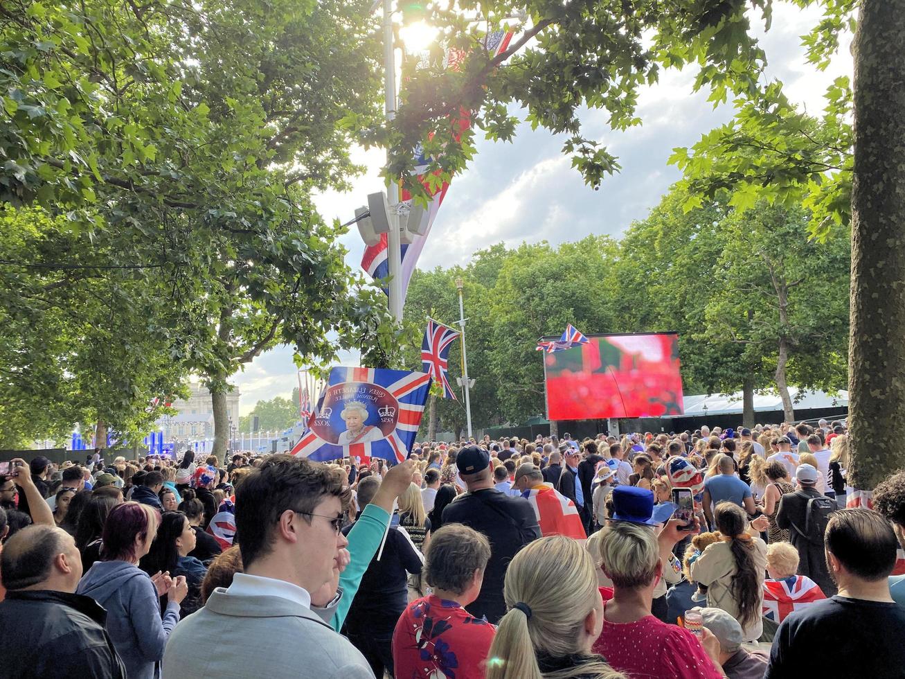 People celebrating the Platinum Jubilee in London photo
