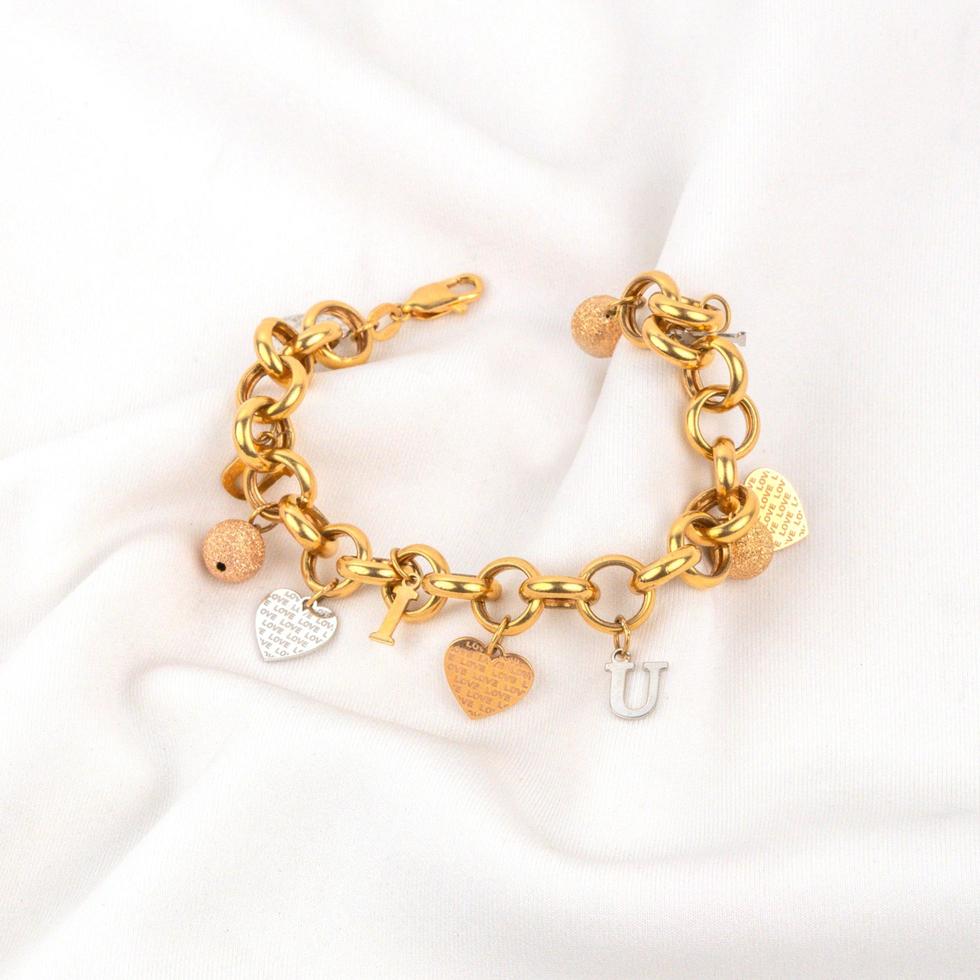 oro pulsera joyería con amor encantos foto