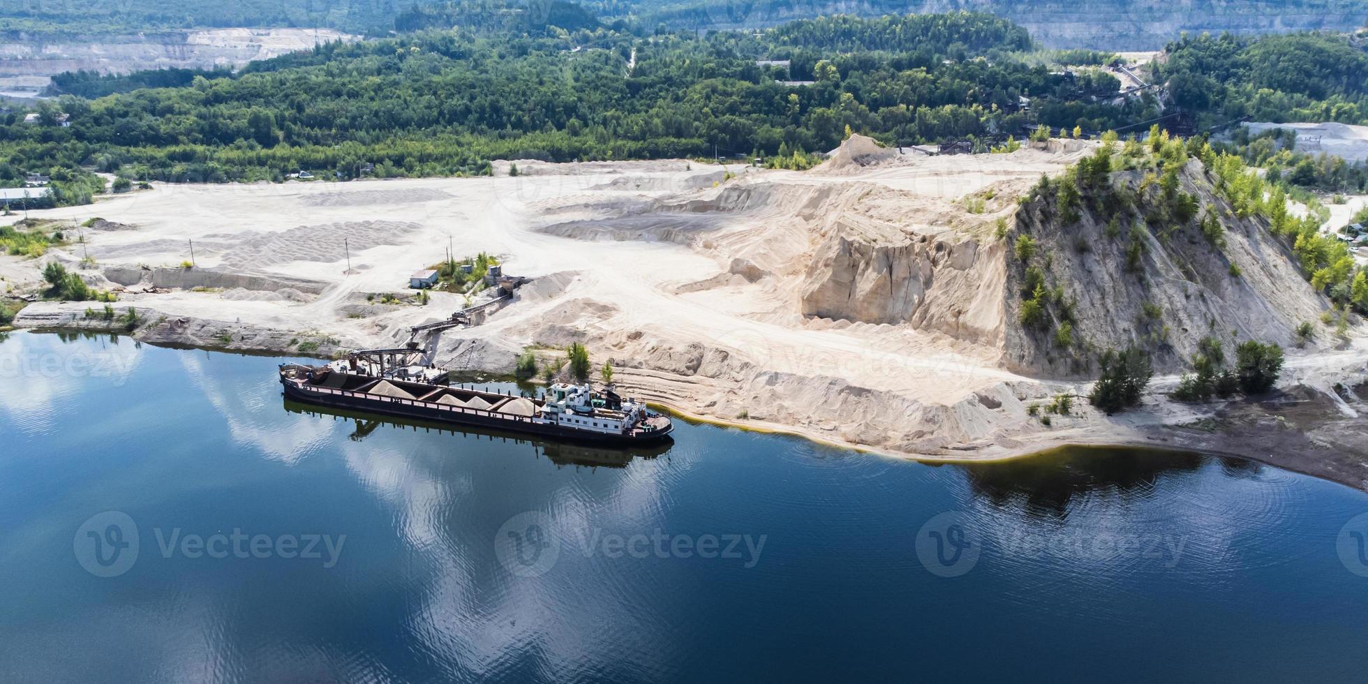 Aerial view of the loading of dry cargo ships with bulk building materials. photo