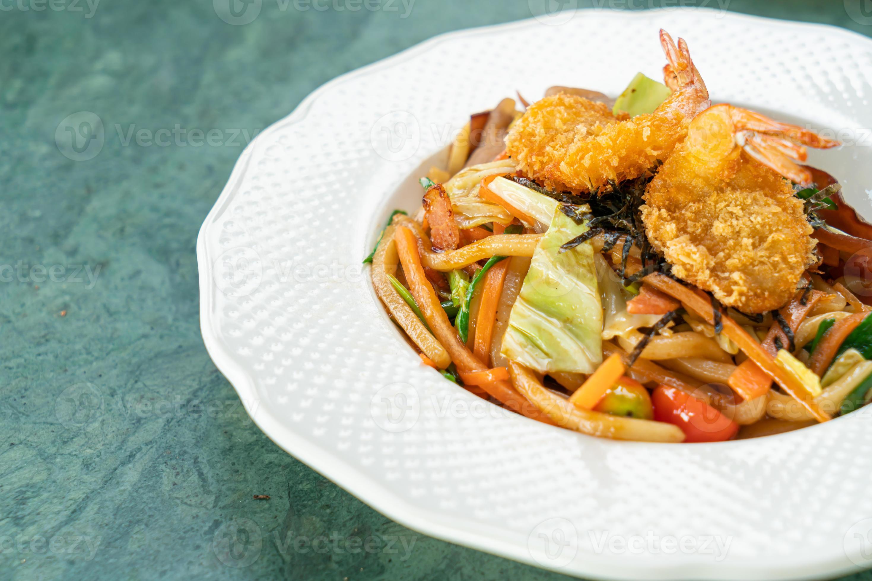 Stir-Fried Udon Noodles in Japanese style - Yaki Udon 22977549 Stock
