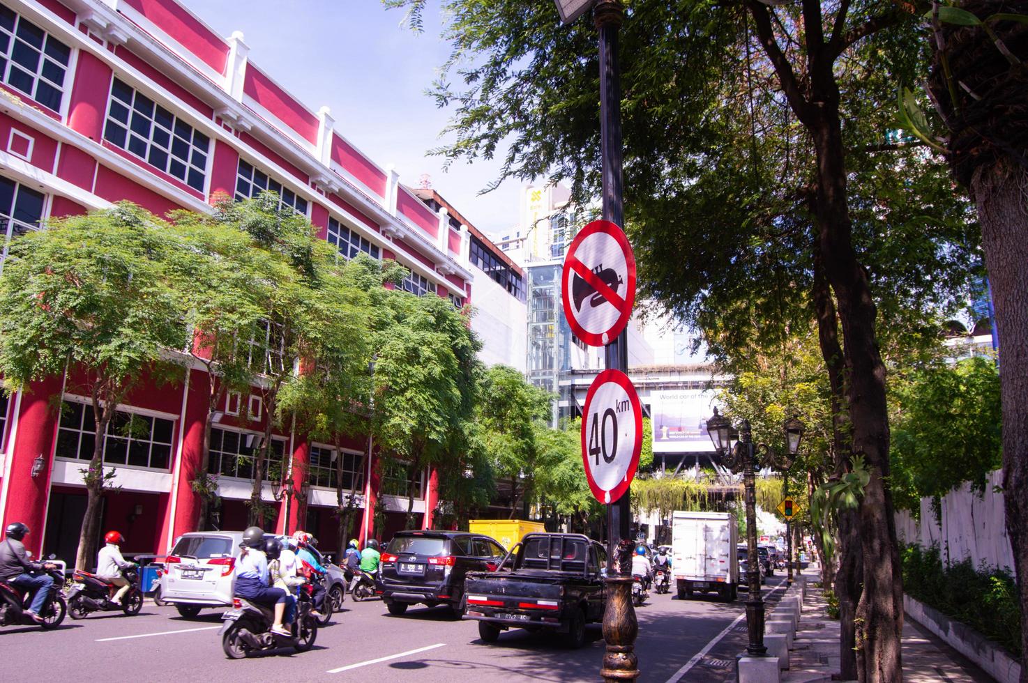 Surabaya, Indonesia, 2022 - calle ver de tunjungan plaza surabaya foto