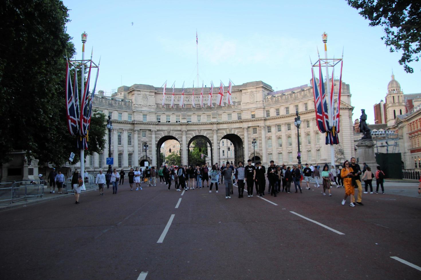 Londres en el Reino Unido en junio 2022. personas celebrando el reinas platino aniversario foto