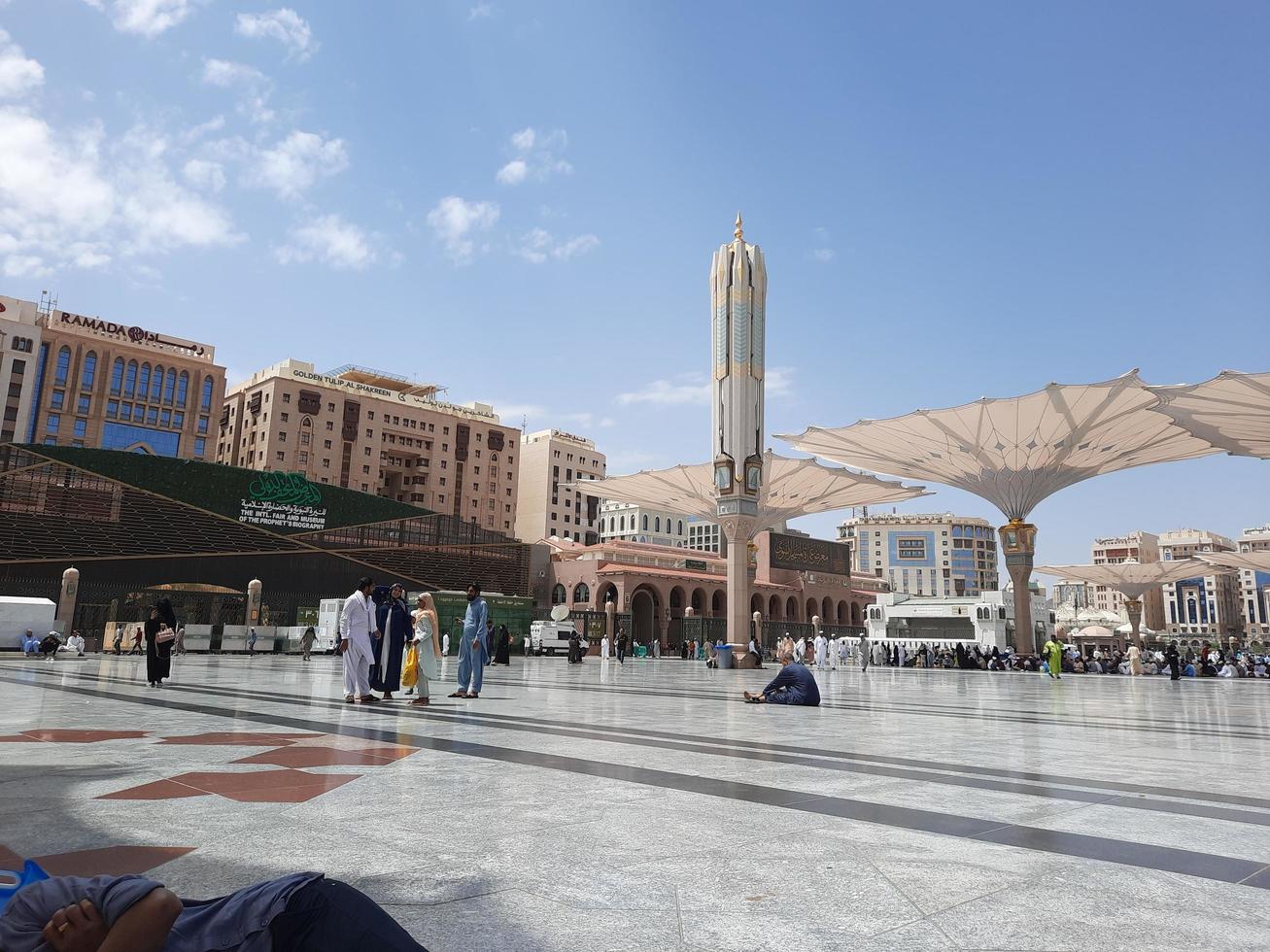 medina, saudi arabia, abril 2023 - hermosa fuera de ver de el profetas mezquita en medina foto