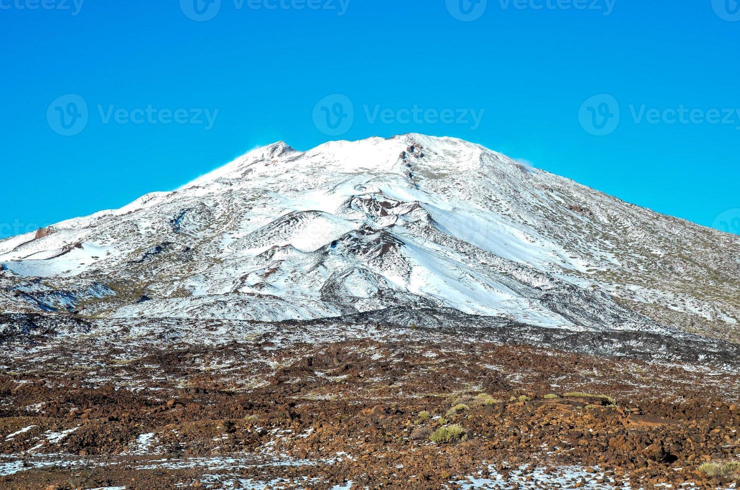 Scenic mountain view photo