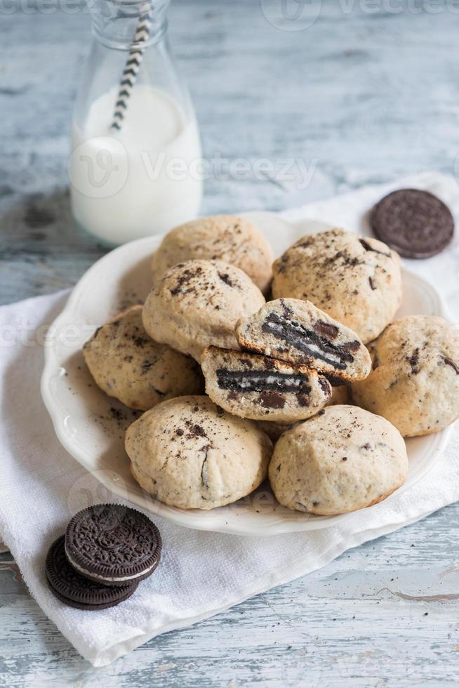 leche y galletas foto