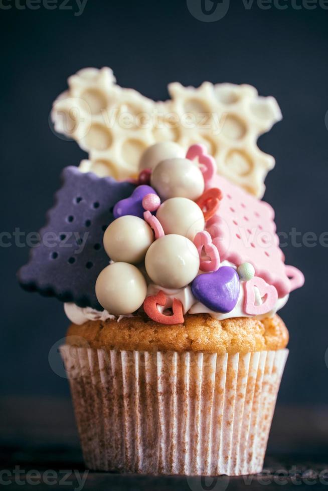 Biscuits and bonbons cupcake photo