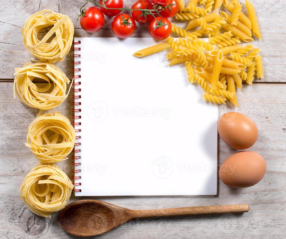 italiano cocina con pasta foto