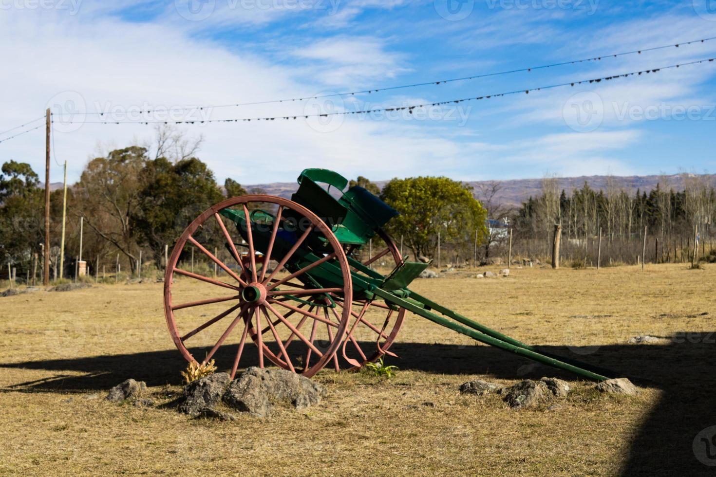 antiguo de madera malhumorado en el argentino campo foto