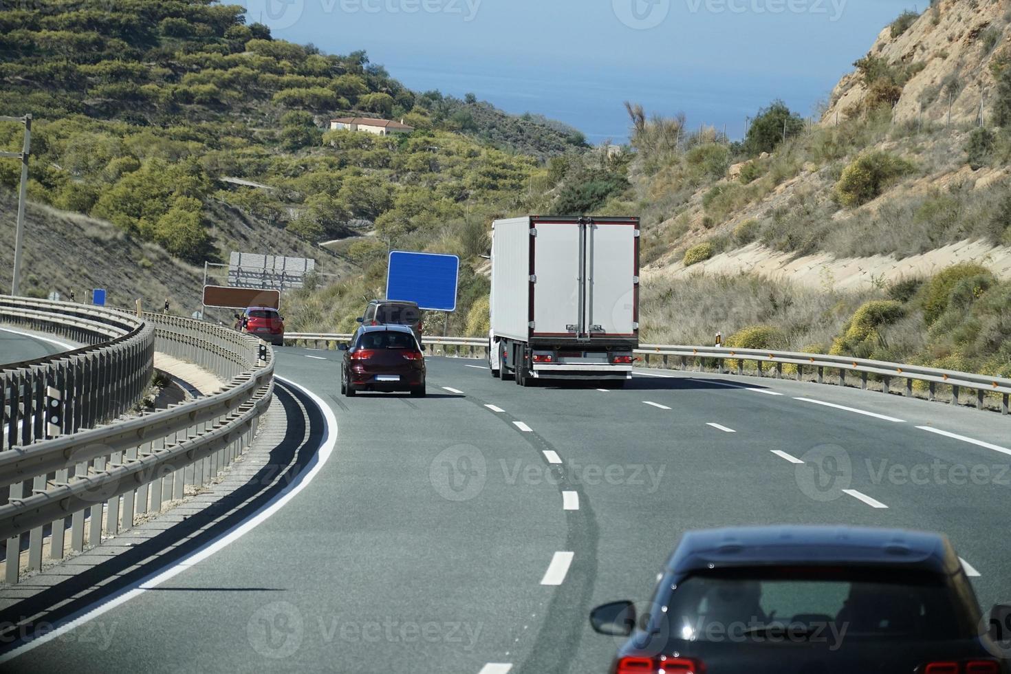 camión en un autopista - espalda ver foto