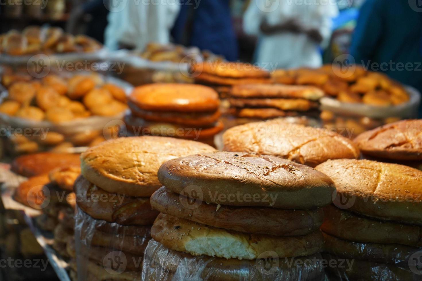 comida para rebaja a Zakaria calle para eid al-fitr cerca najoda masjid foto