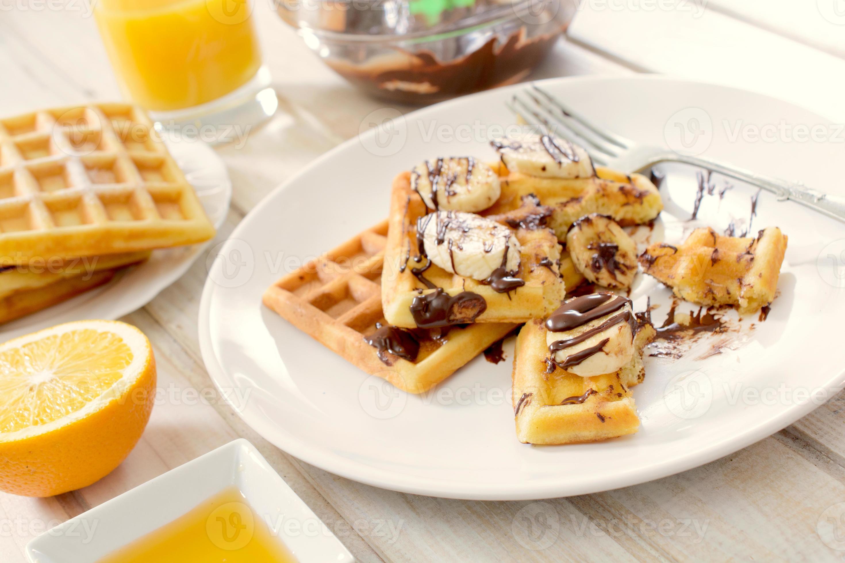Premium Photo | Beaful Sweet Belgian Waffles With Ice Cream In Chocolate Syrup On Plate On Black