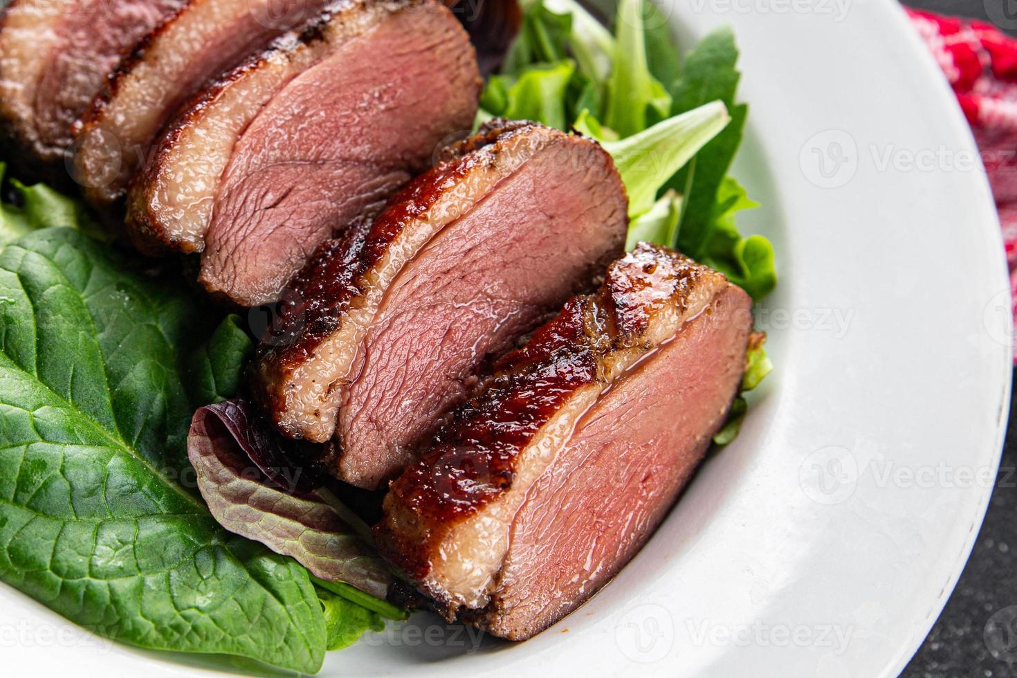 Pato pecho asado carne aves de corral comida comida bocadillo en el mesa Copiar espacio comida antecedentes rústico parte superior ver foto