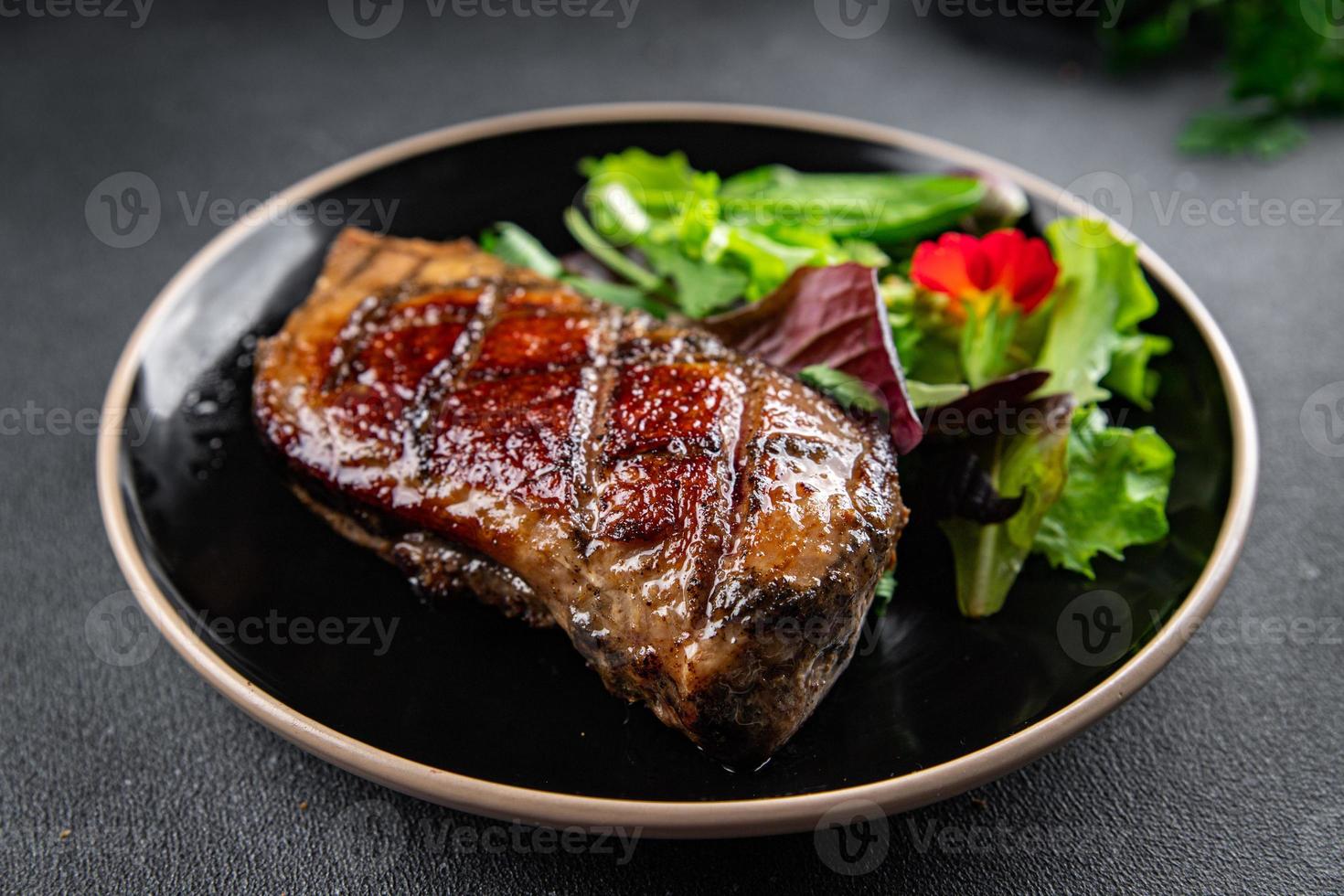 Pato pecho asado carne aves de corral comida comida bocadillo en el mesa Copiar espacio comida antecedentes rústico parte superior ver foto