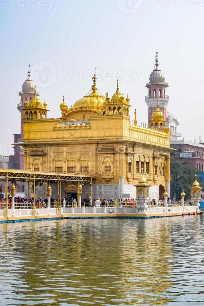 hermosa ver de dorado templo - harmandir sahib en amritsar, Punjab, India, famoso indio sij punto de referencia, dorado templo, el principal santuario de sijs en amritsar, India foto