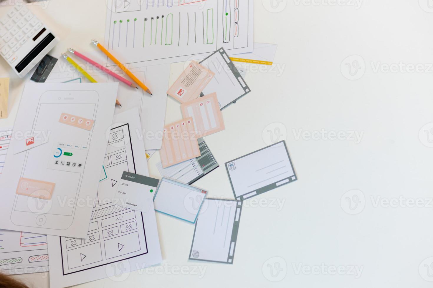 Mobile application developers are designing a ux ui system to make the display on the phone screen go smoothly because the ux ui system in a mobile phone affects the operation of various applications. photo