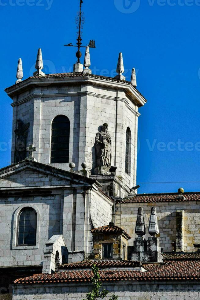 un antiguo torre foto