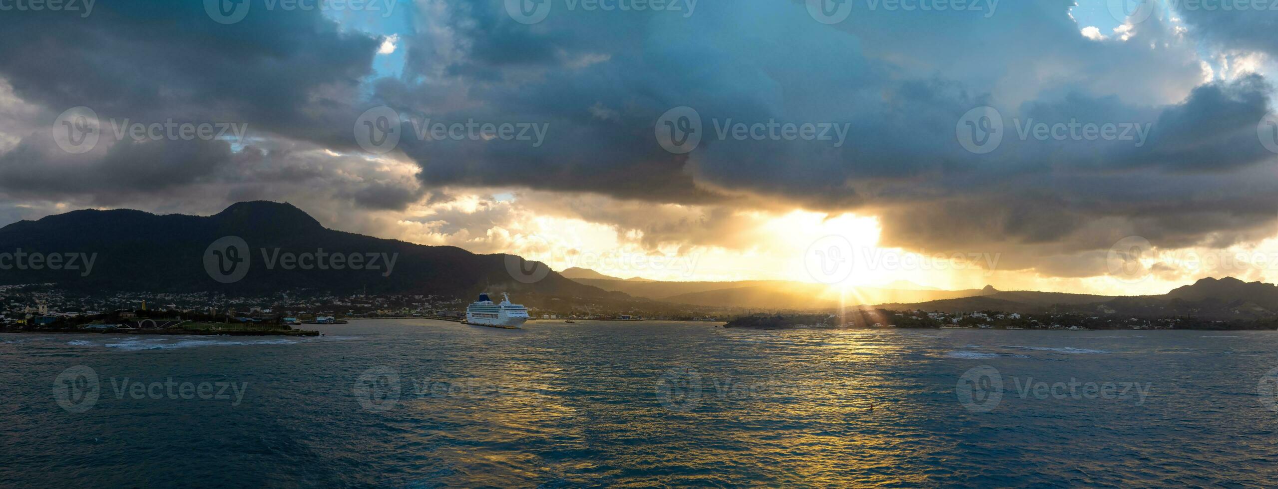 crucero Embarcacion en dominicano república, puerto plata en un caribe crucero vacaciones foto