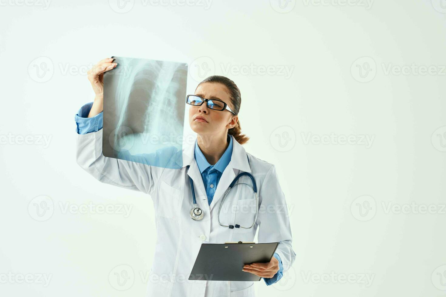 enfermero radiólogo en blanco Saco rayos X hospital profesional foto