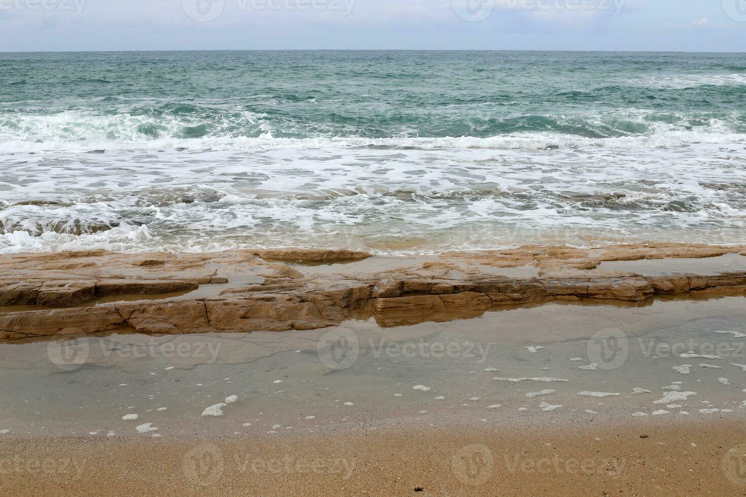 costa del mar mediterráneo en el norte de israel. foto