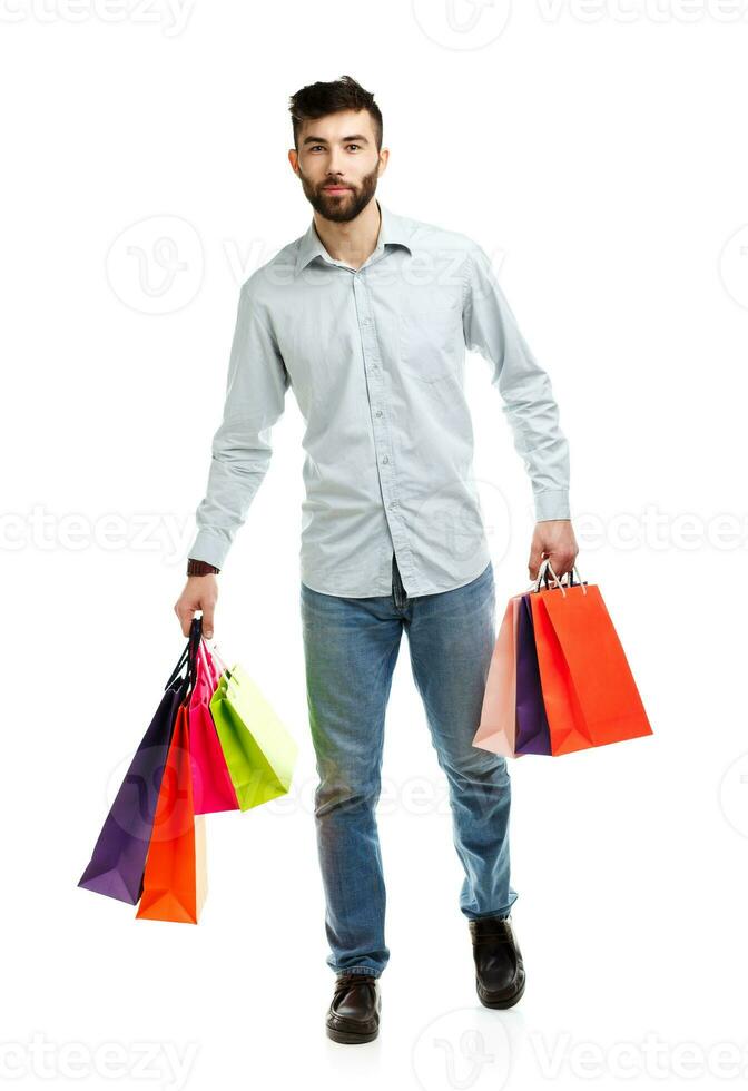 hombre participación compras bolsas. Navidad y Días festivos concepto foto