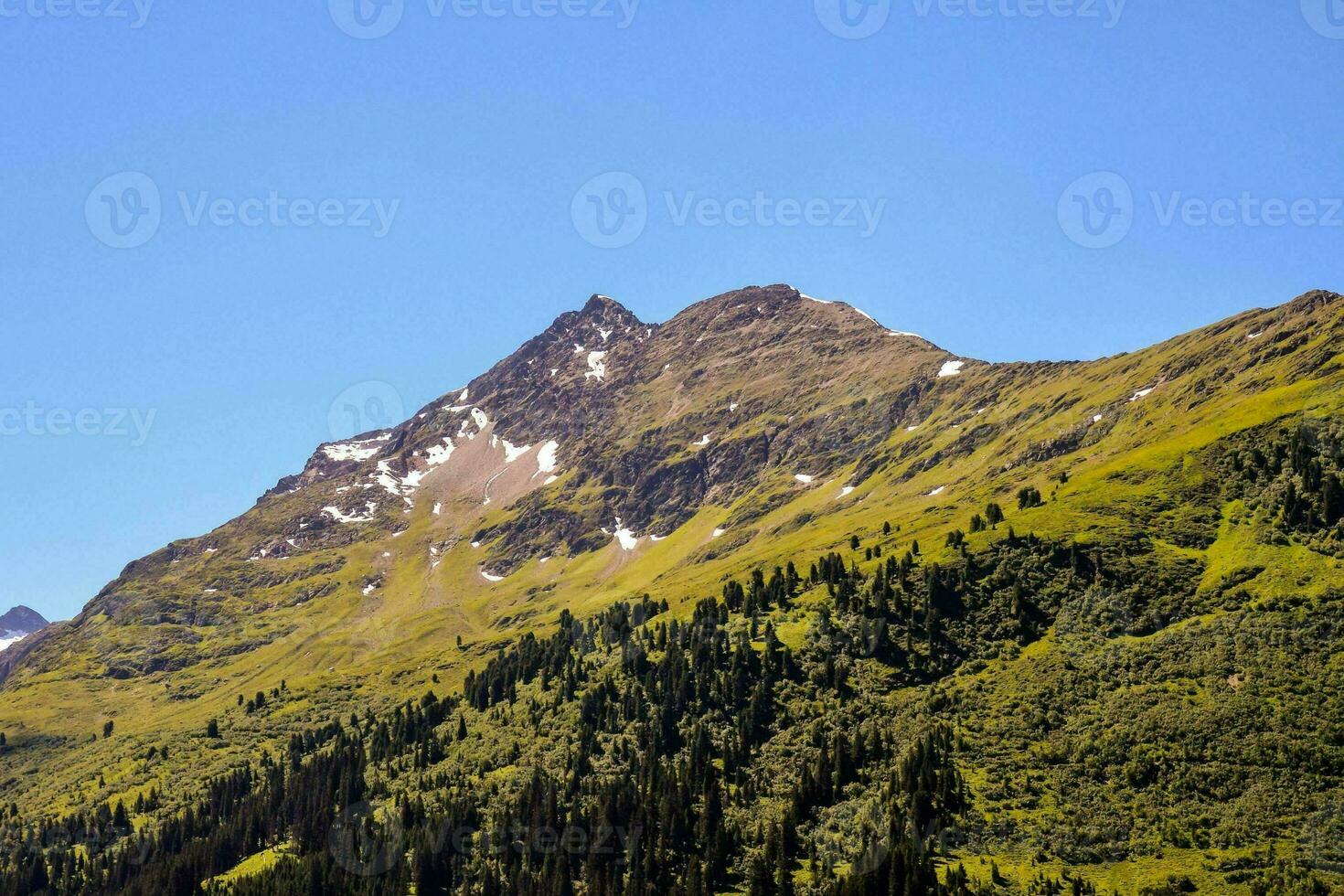 Scenic mountain view photo