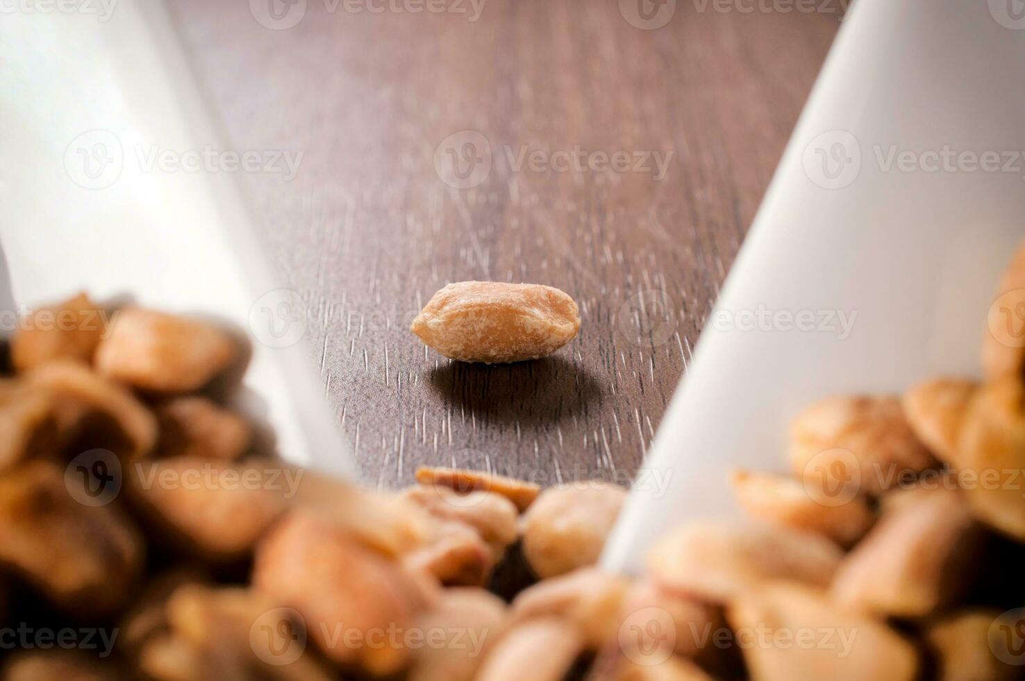 Rosted salted peanuts photo